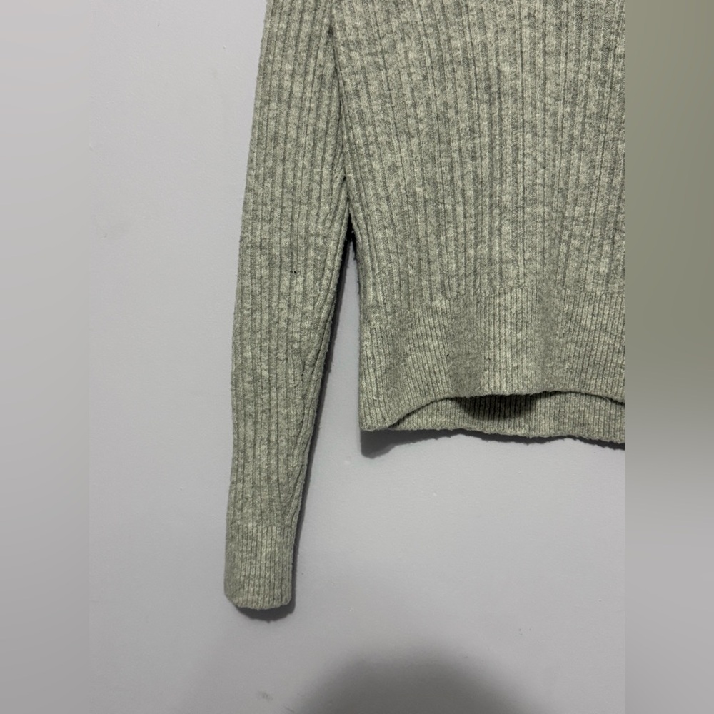 Dynamite Gray V-Neck , collar Ribbed Sweater - Picture 4 of 4